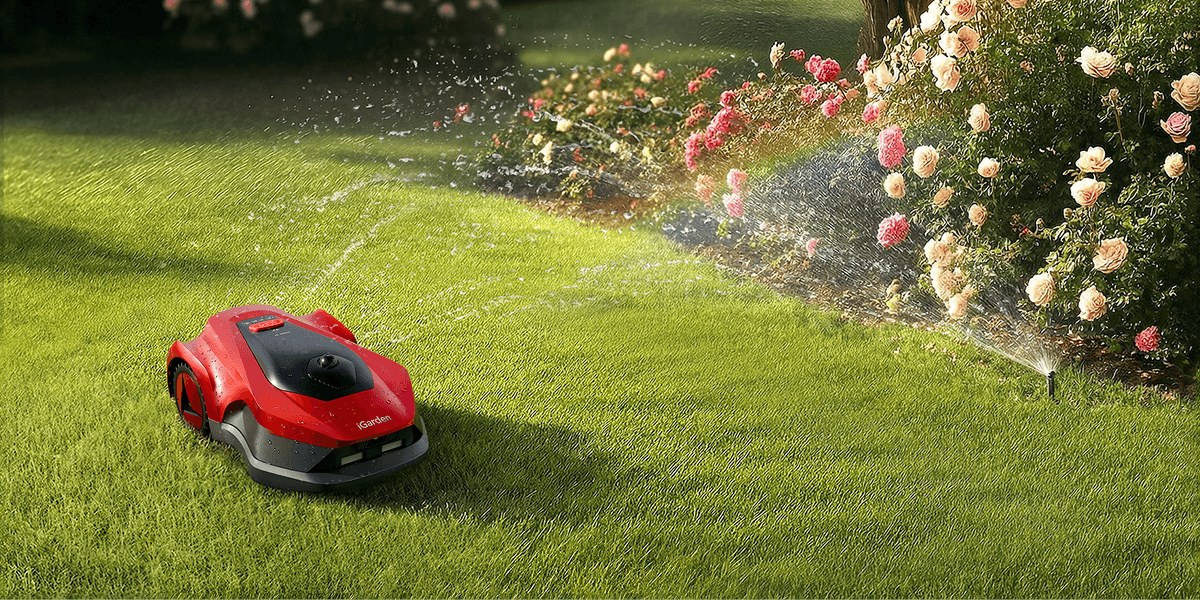 Easy maintenance of the iGarden L AWD Series with its waterproof, washable deck